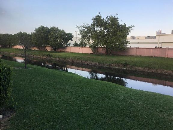 4th image of 817 Twin Lakes Dr #31-D