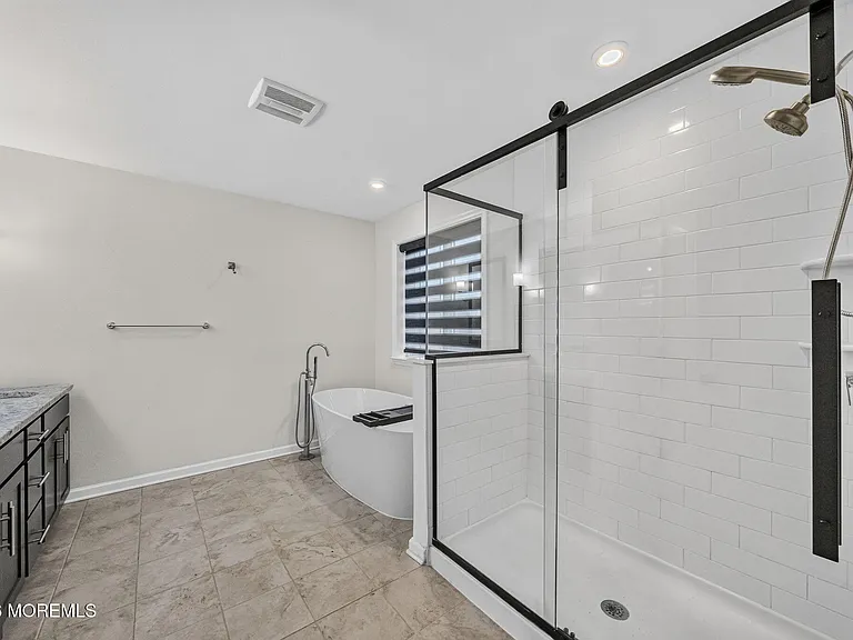 319 Tulip Ct — Photo 36