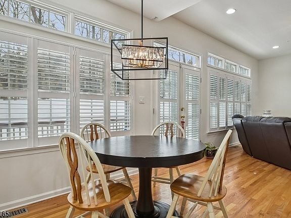 4th image of 10 Hamilton Rd