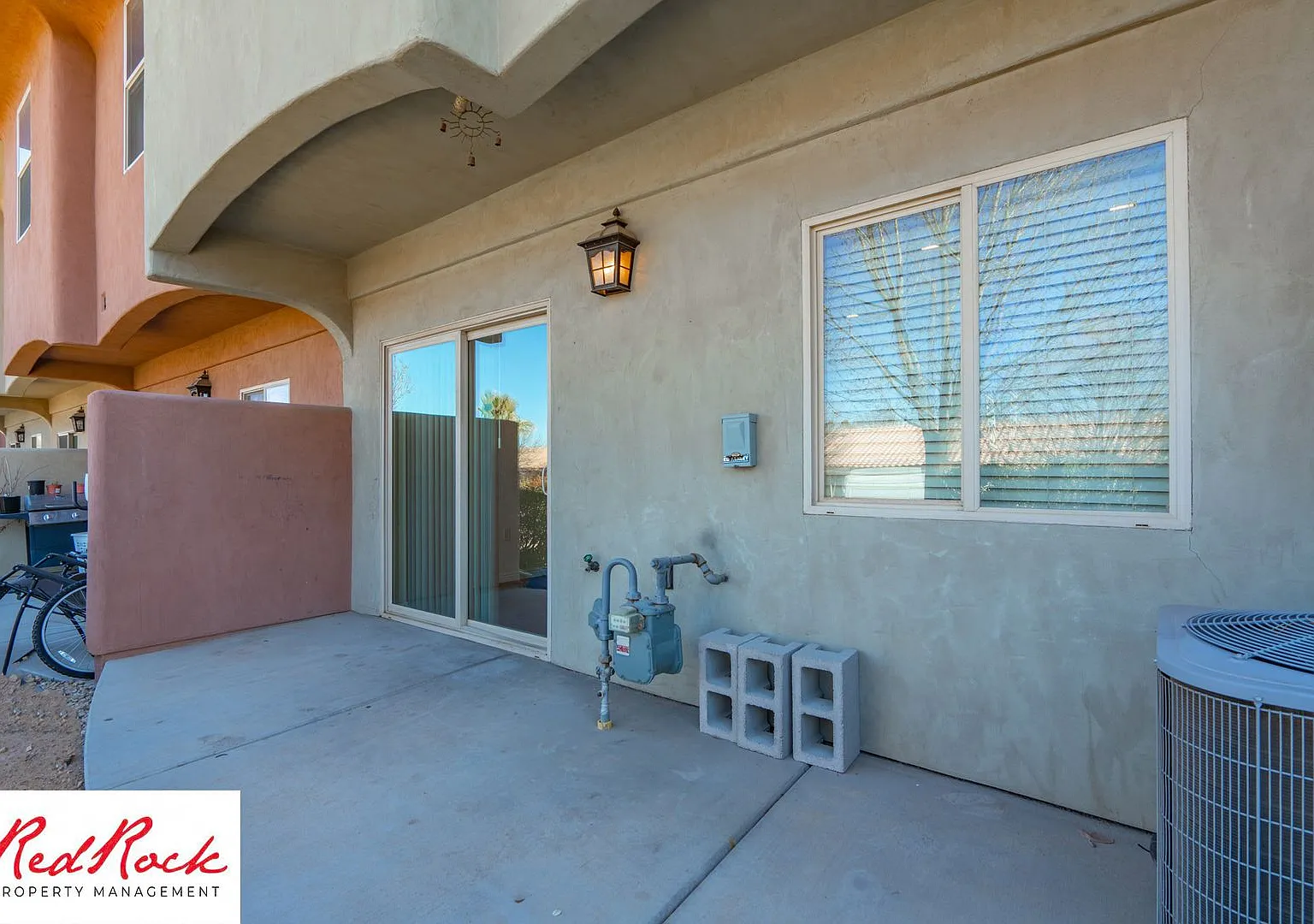 Dog Friendly! 3 Bedroom Townhome — Photo 4