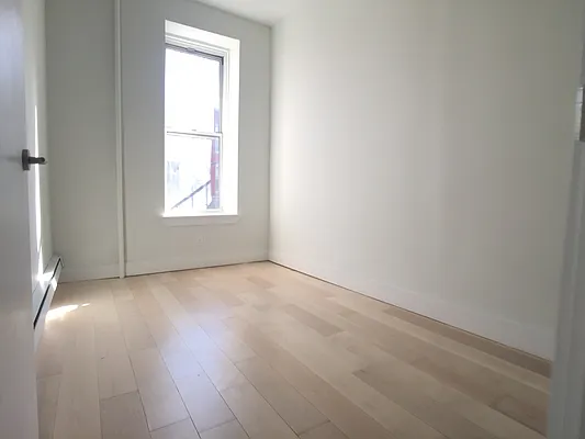 Rented by Evergreen Apartments BK | media 30