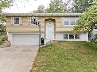 1412 26th St NW, Cedar Rapids, IA 52405