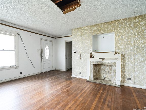 5th image of 180 SWEETBRIAR AVE