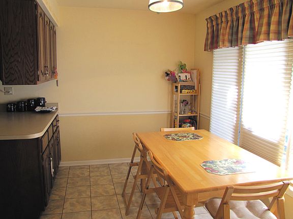 Kitchen dining area