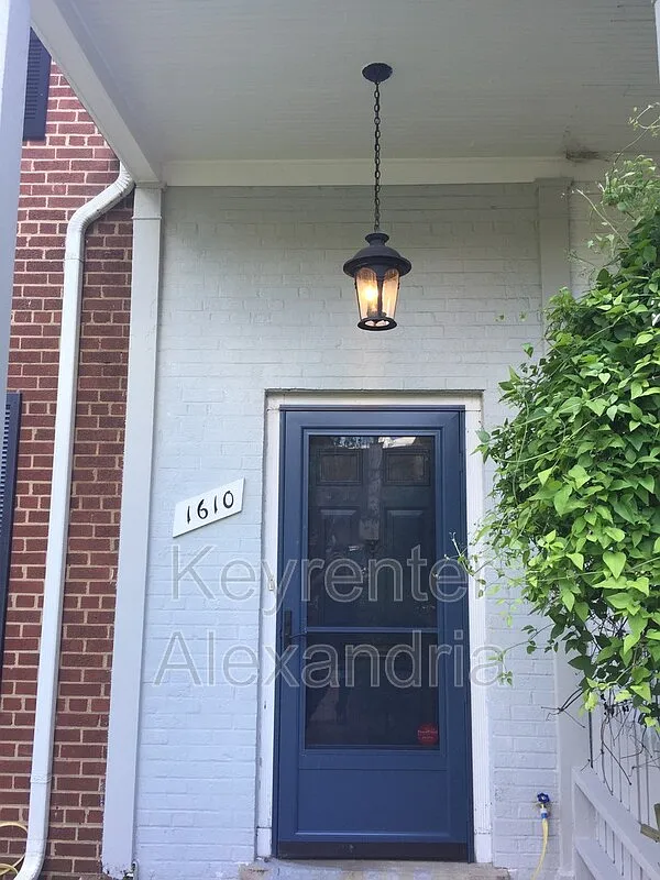 3 bed, 1.0 bath, 1116 sqft, $3,000 — Photo 2