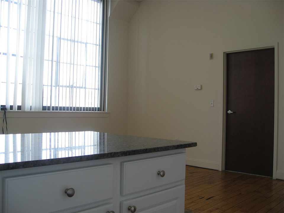 2nd image of 426 Dutton St