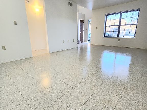 4th image of 312 Fireball Dr