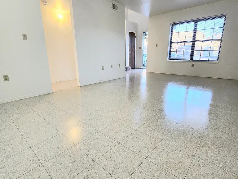 312 Fireball Dr — Photo 4