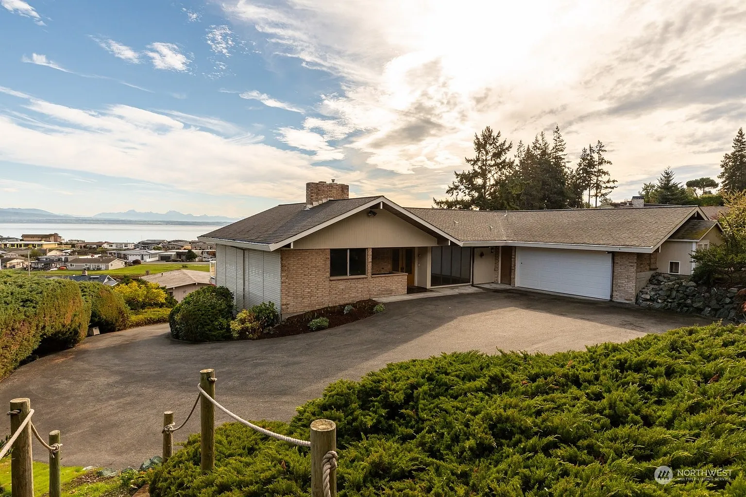2229 Cove Drive photo 1