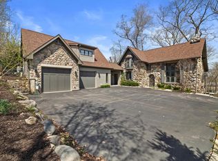 792 Shoshone Rd, Fontana, WI 53125