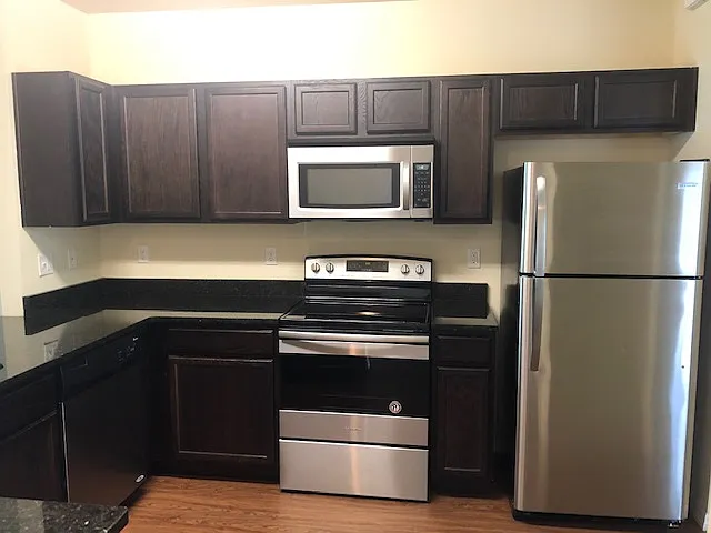 3 bed, 2.5 bath, 1575 sqft, $1,999 — Photo 2