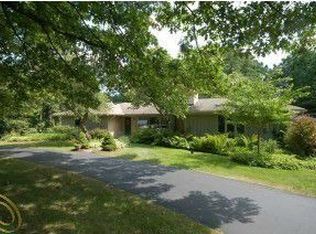 30621 N Greenbriar Rd, Franklin, MI 48025