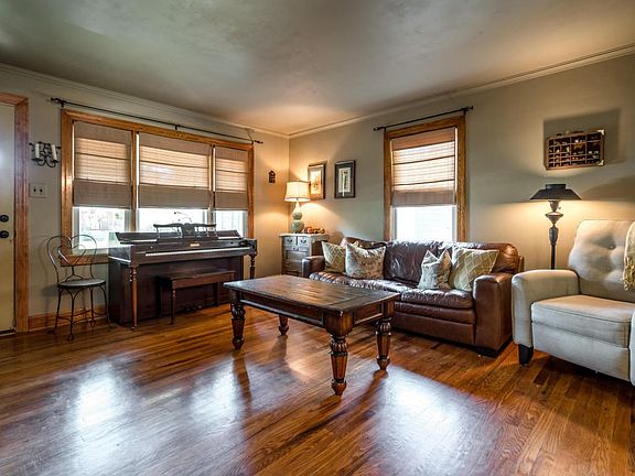 4810 Bellevue Ave-12