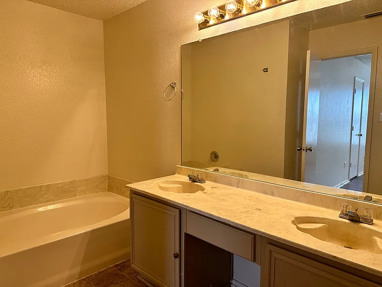 4024 Periwinkle Dr — Photo 18
