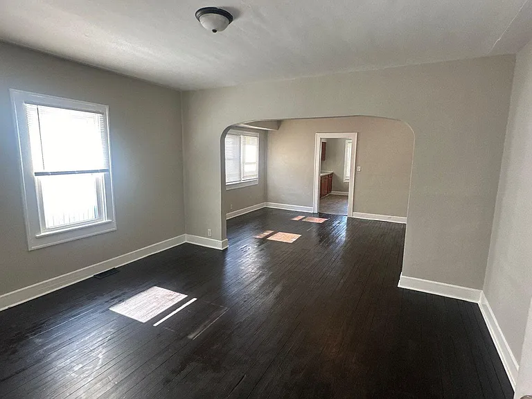 1122 King Ave — Photo 4