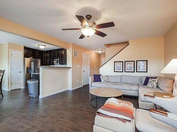 4th image of 1372 New Charter Ln