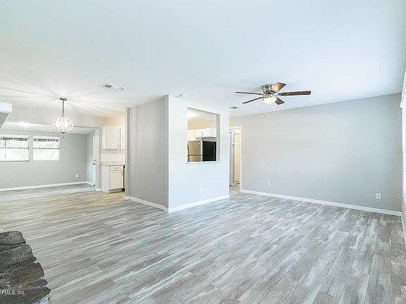 4th image of 8122 Patou Dr S