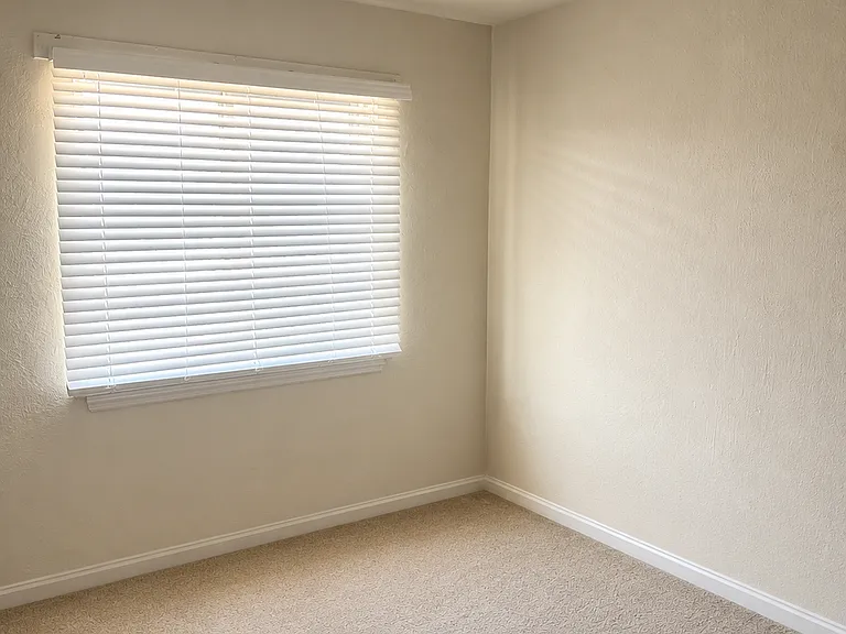 Colonial Manor — Photo 11
