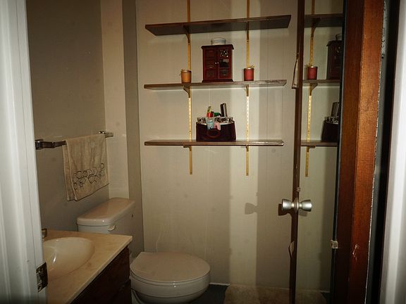 4th image of 129 Country Ln