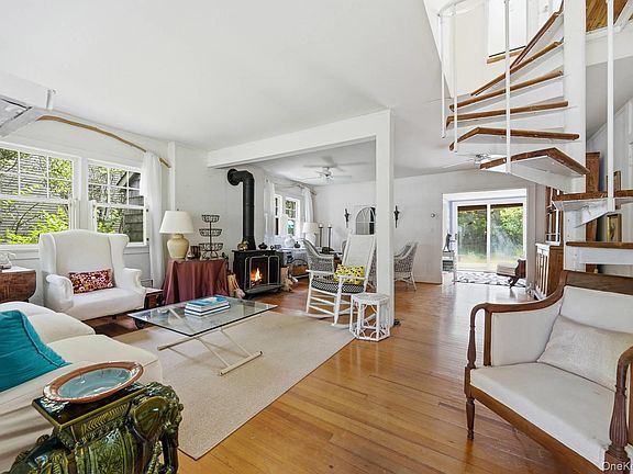 4th image of 30 Edgemere Drive