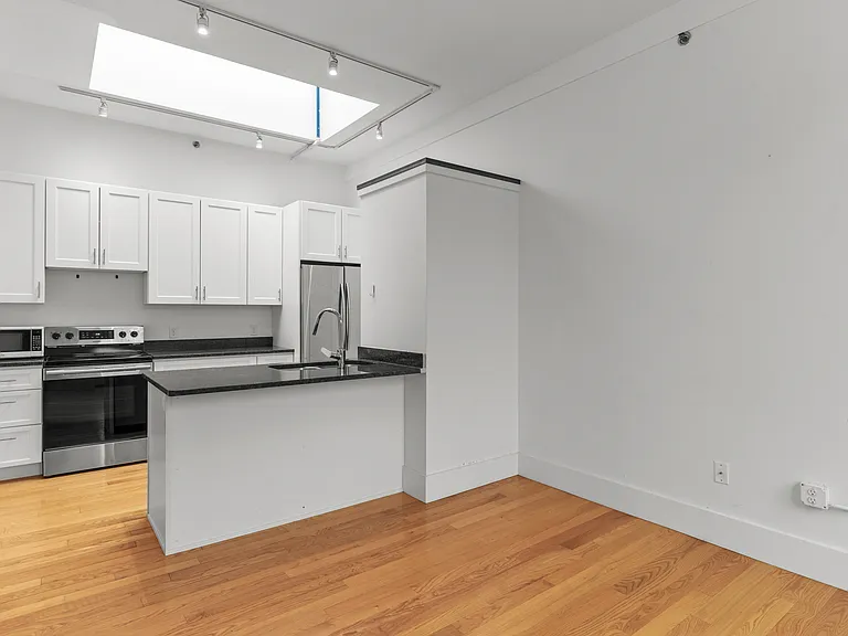 133 Mathewson St #302 — Photo 13