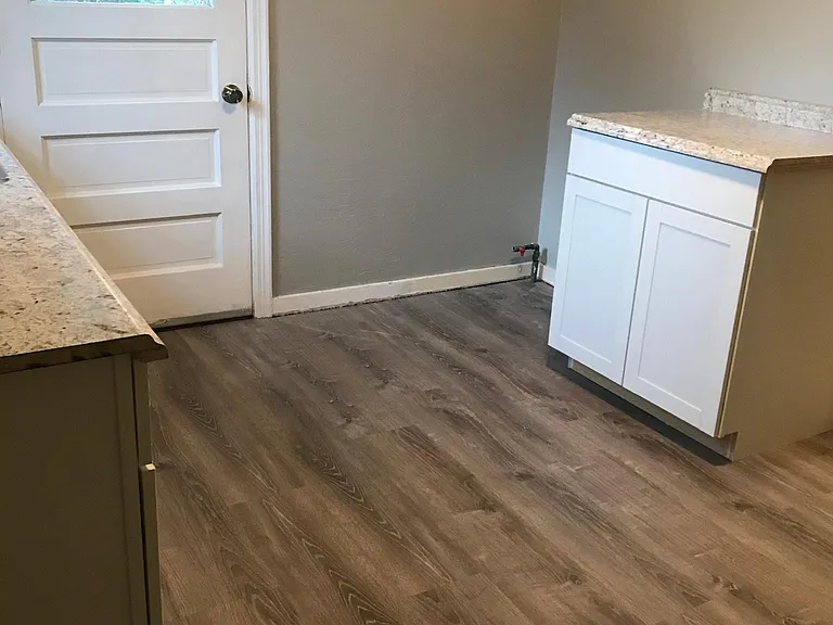 1016 Lindberg Ave — Photo 3