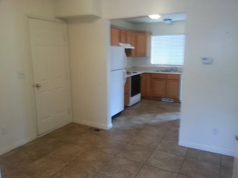 631 E Main St — Photo 8
