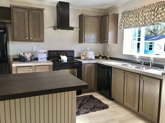 4th image of 163 N Lake Dr