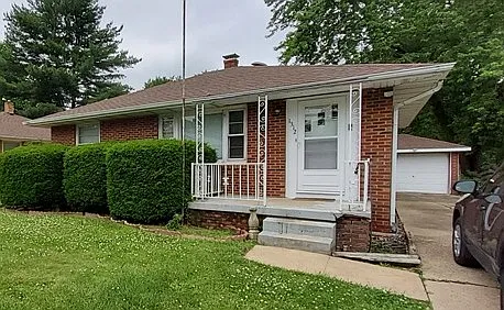1312 W Clark St photo 1