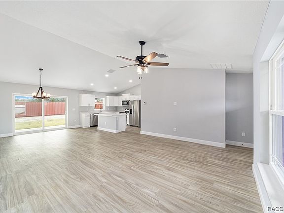 4th image of 574 E Sequoia Pl