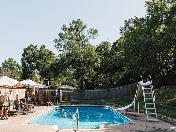 3rd image of 8105 Jewell Ln