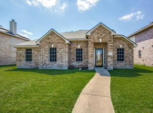 2048 Pinenut Dr, Mesquite, TX 75181