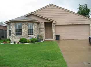 504 Hollyberry Dr, Mansfield, TX 76063