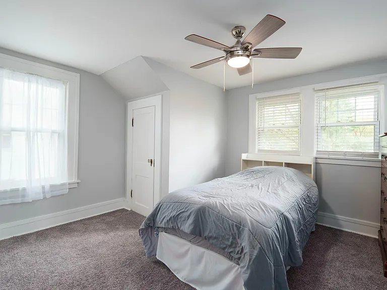 10 Glendale Ave — Photo 22