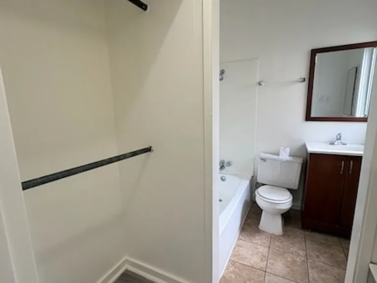 1058 Molino Ave — Photo 10