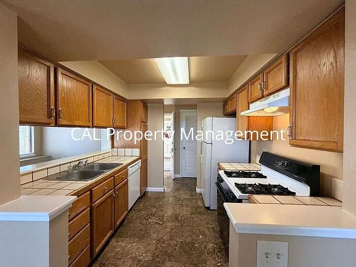 2440 N Main St #F — Photo 7