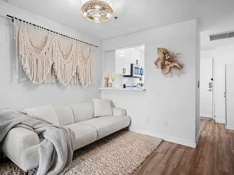 2828 University Ave #503 — Photo 5