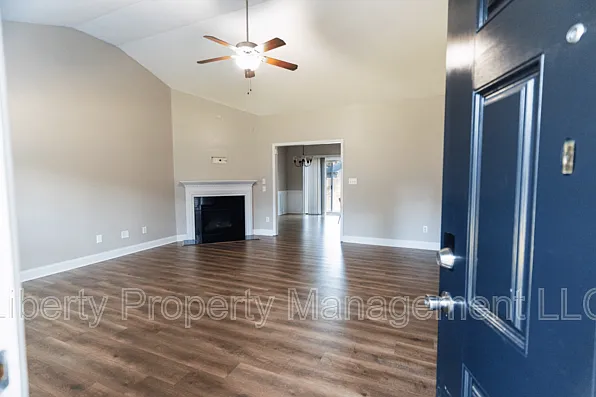 3 bed, 2.0 bath, 1553 sqft, $1,750 — Photo 3