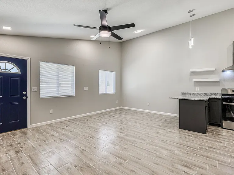 10028 Cross St — Photo 5