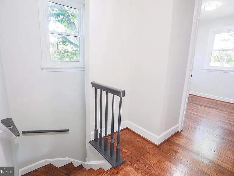 8511 Potomac Ave — Photo 12