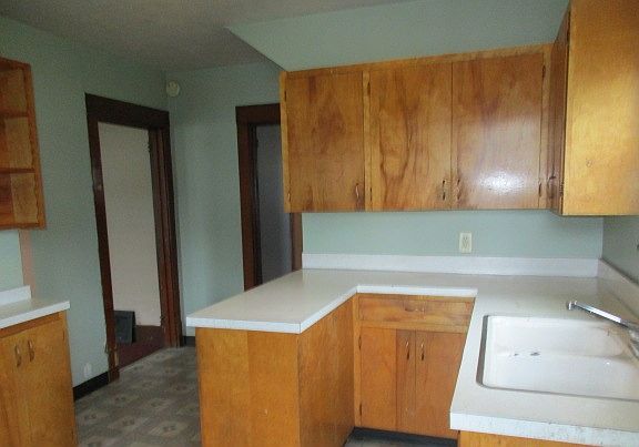 2nd image of 1876 Larchmont Ave NE