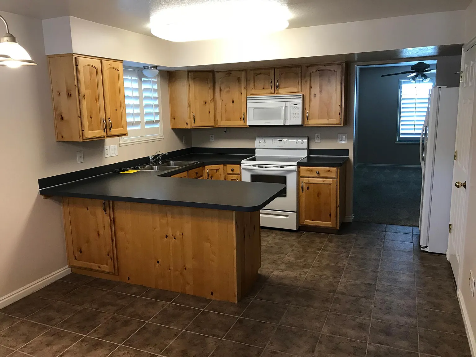 2 bed, 1.5 bath, 1268 sqft, $1,600 — Photo 2