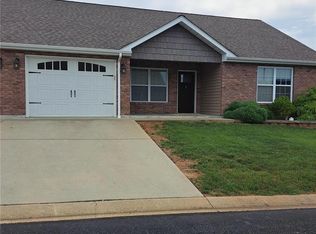 60 Pecan Tree Ln, Farmington, MO 63640