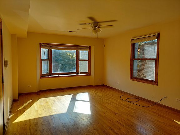 2nd image of 7532 N Rogers Ave #2