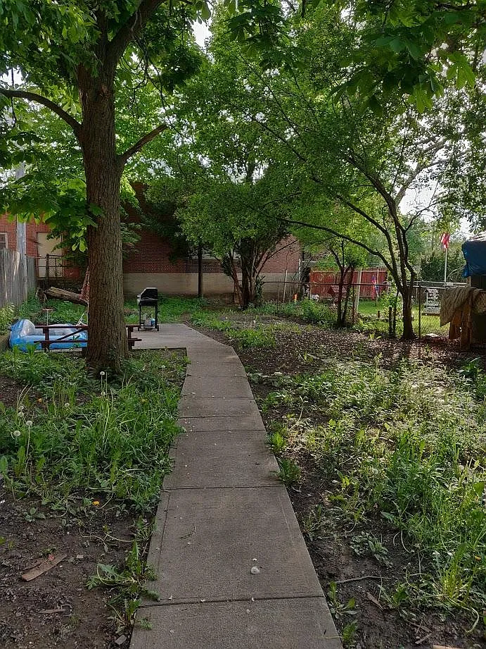 3 bed, 900 sqft, $1,175 — Photo 2