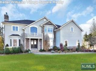 2 Frueh Ct, Old Tappan, NJ 07675