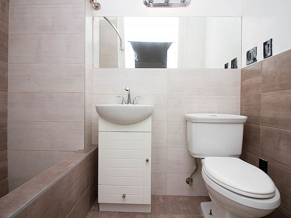 5th image of 351 Washington Ave #2L