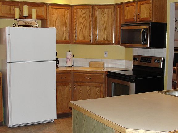 5th image of 138 49th Avenue Ct