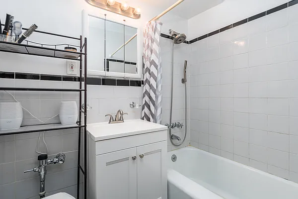 Sold by Lovett Realty, Inc. | media 9