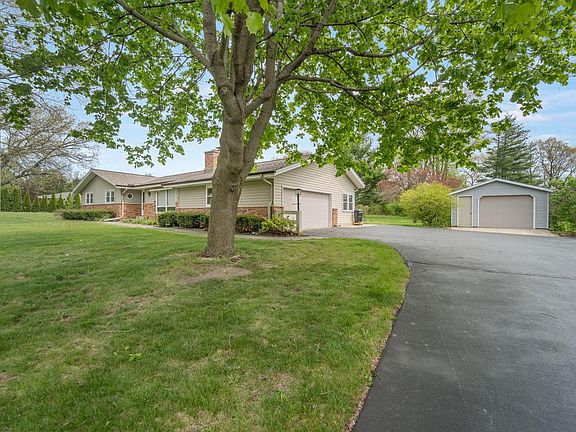3rd image of W221S7400 Valley View ROAD